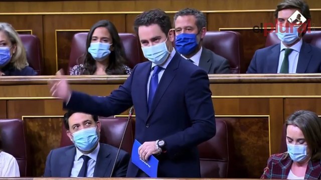 Yolanda Díaz le da a Teodoro García Egea un versículo de la Biblia