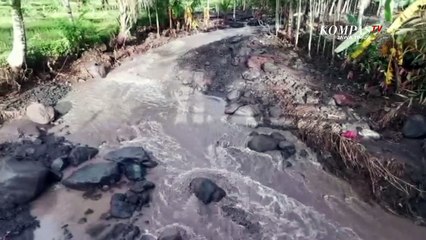 Pasca Bencana Semeru Jalan Nasional Dialiri Luapan Sungai