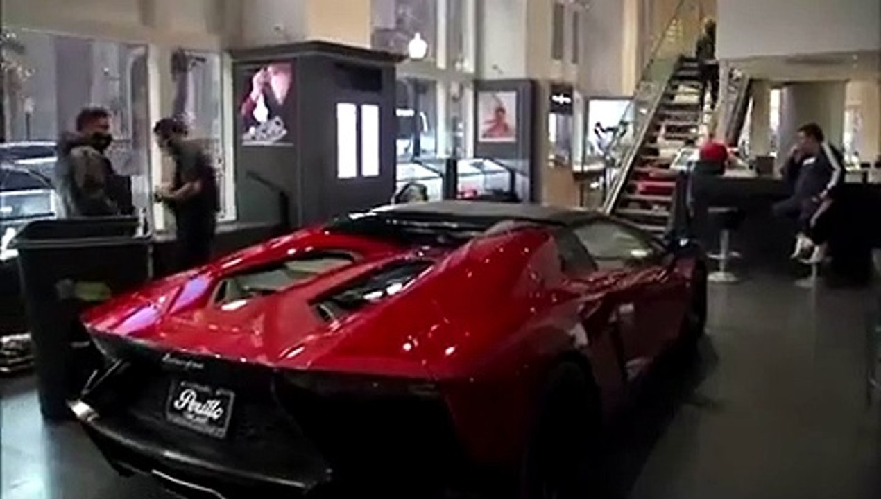 شاهد سرقة مقتنيات بملايين الدولارات في 30 ثانية...