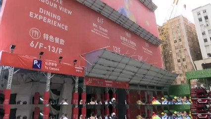 Aufs Dach geflüchtet: 12 Verletzte bei Hochhaus-Brand in Hongkong