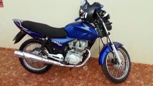 Duas pessoas ficam feridas em colisão entre carro e moto no Bairro Interlagos