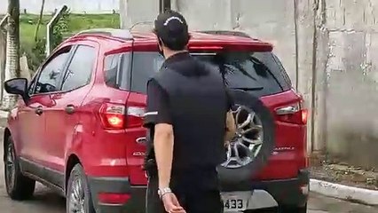 Condenado por incêndio na boate Kiss se entrega à polícia em SC