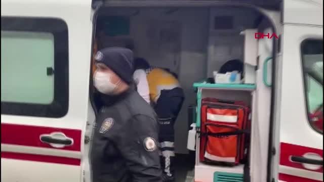 Son dakika haberleri... BEYLİKDÜZÜ'NDE AKIL ALMAZ KAZA; KAMYON DEVRİLDİ, MOTOSİKLETLİ BUĞDAY KEPEĞİNİN ALTINDA KALDI - 1