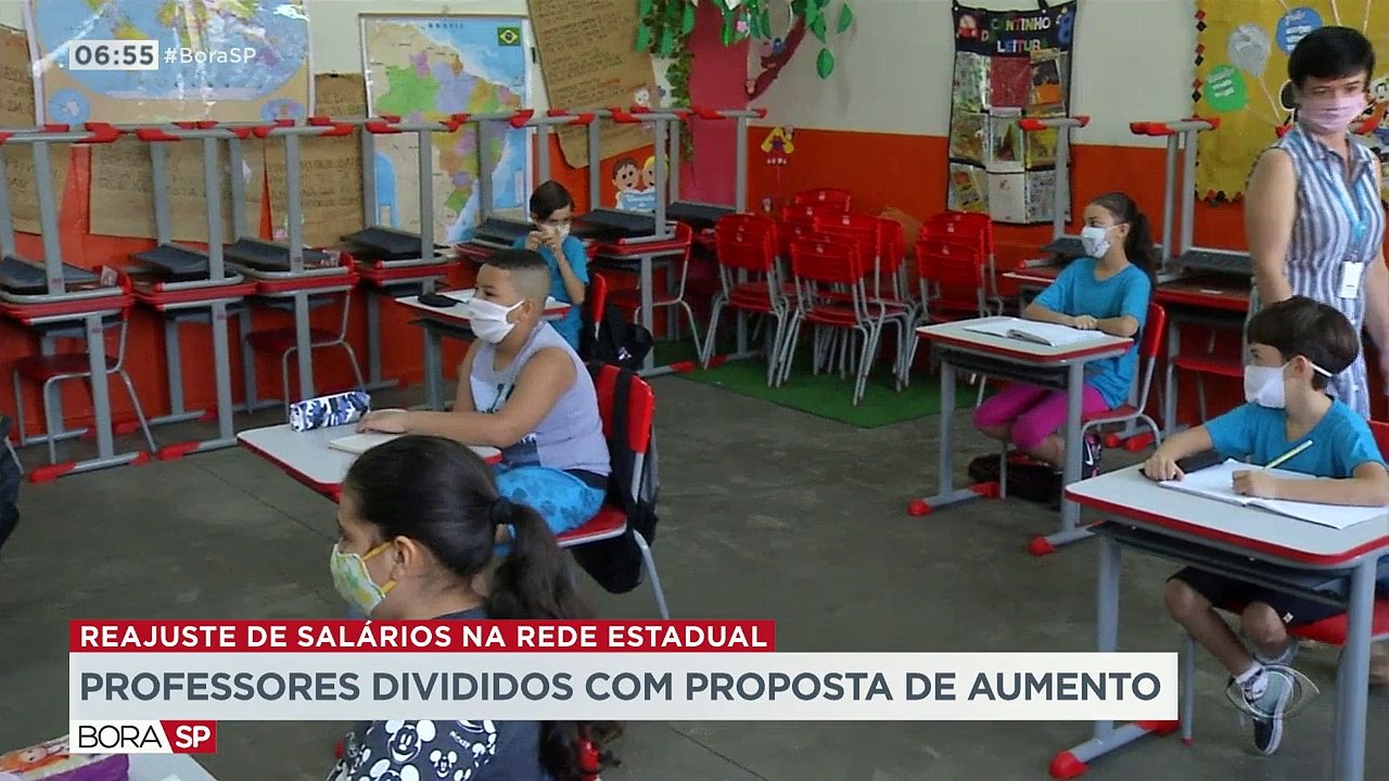 Professores da rede estadual estão divididos com a proposta de um novo modelo de carreira, apresentado pelo governo do estado. Mesmo com a promessa de aumento no piso salarial, muitos temem que a mudança pode trazer dificuldades no futuro.