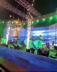 Un couple a une mauvaise surprise avec l'installation grandiose de leur mariage !