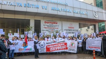 Son dakika... ANTALYA'DA DOKTORLAR GREVE ÇIKINCA HASTANE KORİDORLARI BOŞ KALDI