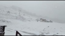 Keltepe Kayak Merkezi'nde kar etkili oluyor