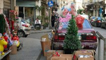الأزمة الاقتصادية تسلب لبنان فرح عيد الميلاد وأضواءه
