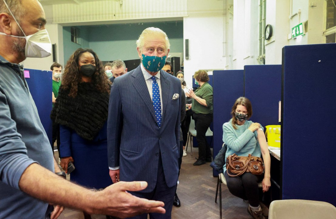 Príncipe Charles critica teorias de conspiração sobre vacina contra coronavírus