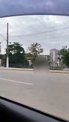 Homem-Aranha salta de trenzinho da alegria, enforca e derruba criança