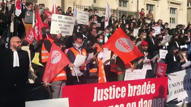 Les métiers du droit manifestent devant le Palais de justice de Marseille