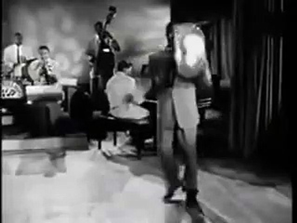Le moonwalk a été exécuté pour la première fois par Bill Bailly à New York en 1955, 28 ans avant que Michael Jackson ne l'exécute
