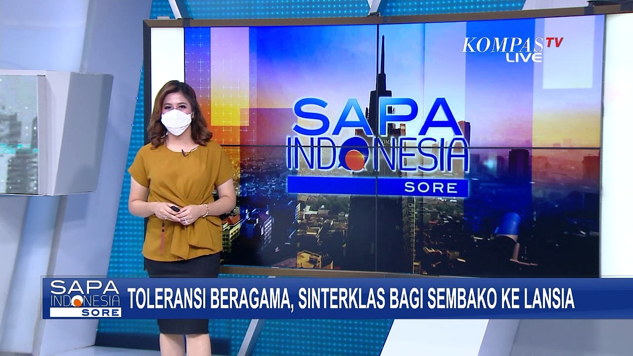Rayakan Toleransi Jelang Hari Natal, Ibu-ibu di Maluku Berbagi Sembako pada Lansia