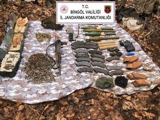 Son dakika: BİNGÖL'DE PKK'LI TERÖRİSTLERİN MÜHİMMATI ELE GEÇİRİLDİ