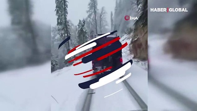 Akılalmaz görüntüler! Tehlikeye aldırış etmeden yolculuk yaptılar