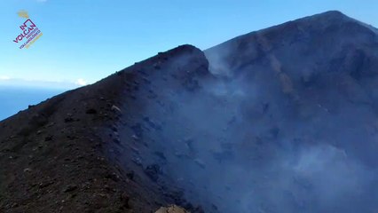 Video herunterladen: Las primeras imágenes del interior del cráter del volcán de Cumbre Vieja