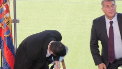 Barcelone - Agüero en larmes au moment d'annoncer sa retraite