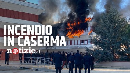 Roma, incendio nella caserma dei carabinieri: un militare si lancia dalla finestra