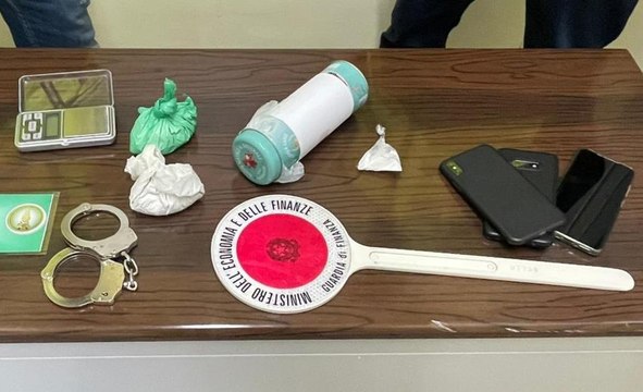 Scafati (SA) - Cocaina nascosta nel caffè: arrestato 35enne (15.12.21)