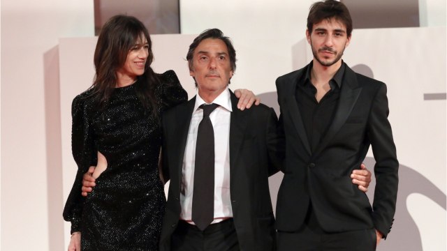 GALA VIDEO - Charlotte Gainsbourg et Yvan Attal : voici comment ils passent Noël avec leurs enfants