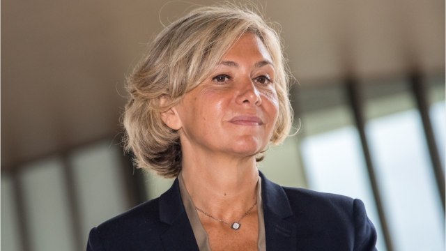 GALA VIDEO - Valérie Pécresse attaque encore Emmanuel Macron : « Il fait un chèque tous les jours