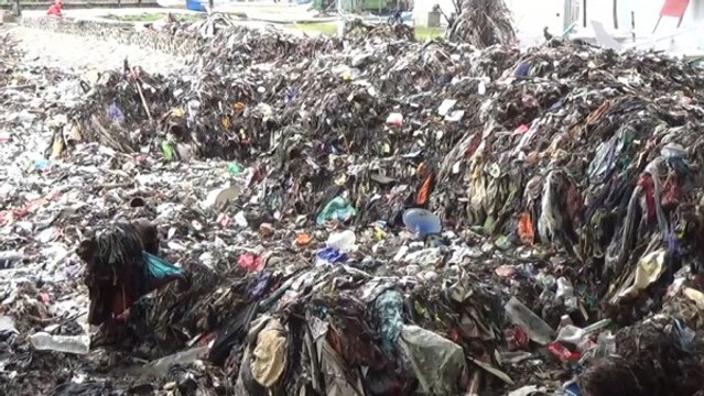 Banjir Rob yang Menerjang Polewali Mandar Menyisakan Tumpukan Sampah