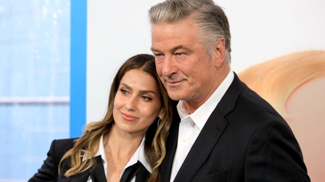 GALA VIDEO - « Notre vie de famille est tout ce qui m'importe : Alec Baldwin rend un vibrant hommage à sa femme