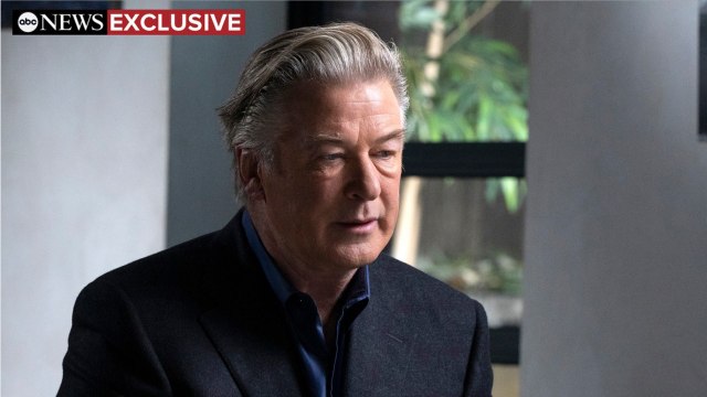 GALA VIDEO - Je pourrais me tuer si je pensais être responsable : Alec Baldwin, en pleurs, brise le silence après son tir mortel