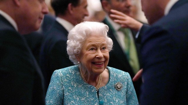 GALA VIDEO - Elizabeth II : cette surprenante statue à 3,5 millions d'euros qui fait jaser