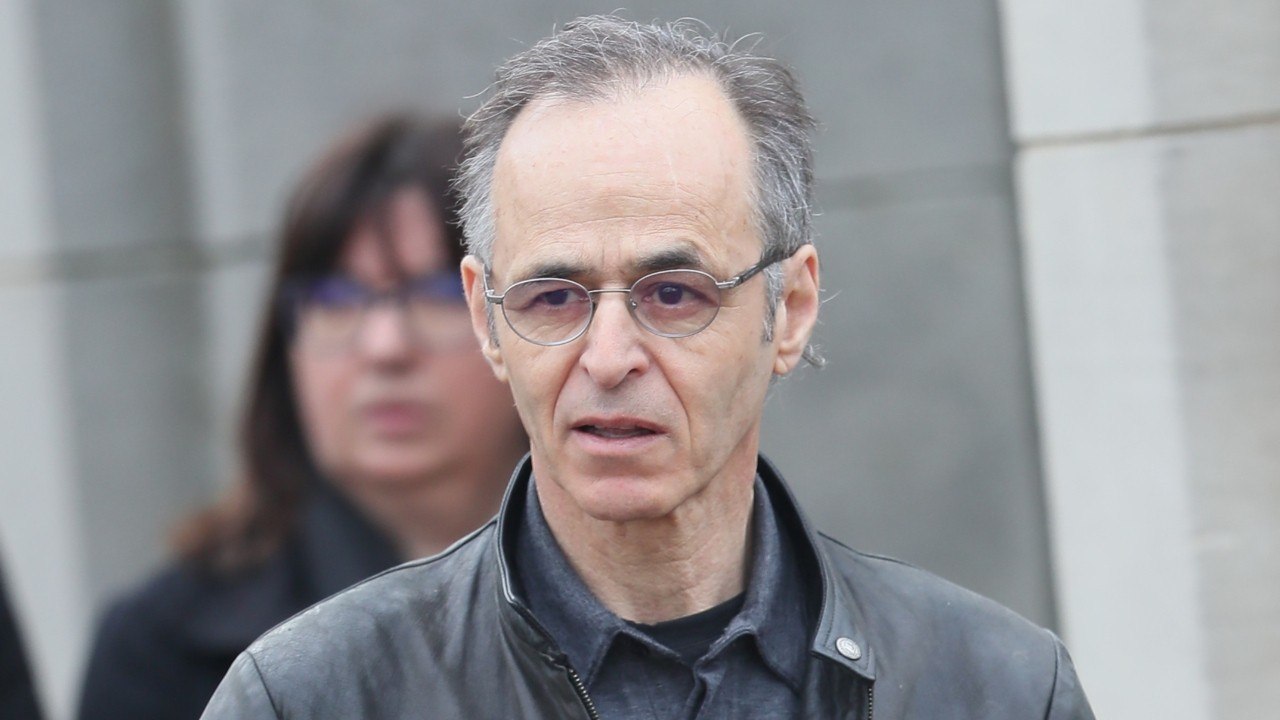 GALA VIDEO - Jean-Jacques Goldman, "mains qui ont perdu en agilité", "cordes vocales abîmées" : il ne fait plus de musique.