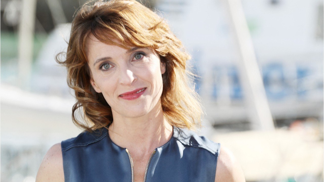 GALA VIDÉO - Le saviez-vous ? Alix Poisson (Germinal) est très proche d’un humoriste français