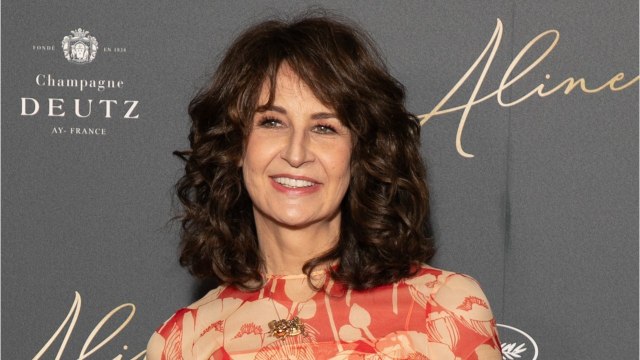 GALA VIDÉO - Valérie Lemercier belle-mère : « J'ai élevé un enfant de ses 4 ans à ses 11 ans