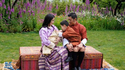 GALA VIDEO - 10 ans de mariage de la reine et du roi du Bhoutan : la monogamie, leur entorse à la tradition.