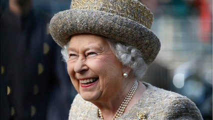 GALA VIDEO - Elizabeth II et son smartphone : ces deux personnes qu'elle appelle le plus