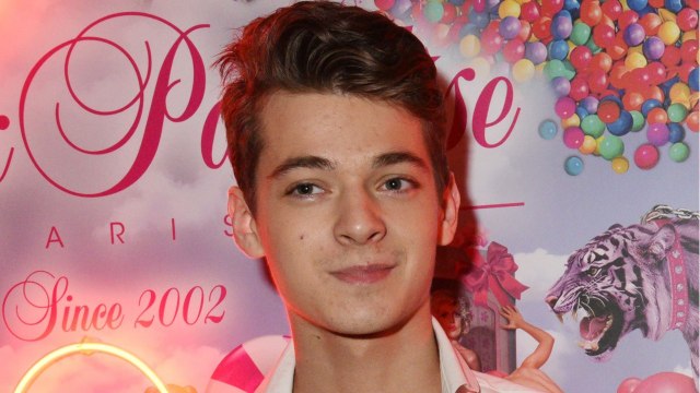 GALA VIDEO - PHOTO – Léonard Trierweiler et sa femme complices pour Halloween : Valérie Trierweiler sous le charme !