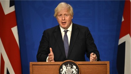 GALA VIDEO - Ces vacances de Boris Johnson qui scandalisent l'Angleterre