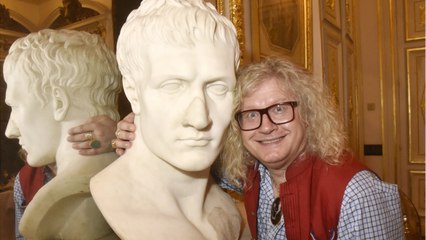 GALA VIDEO - Pierre-Jean Chalençon miraculé : son Palais Vivienne encerclé par les flammes