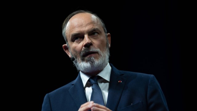 GALA VIDEO - « Le Premier ministre des gilets jaunes : Édouard Philippe étrillé à droite