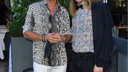 GALA VIDEO - François Feldman en couple avec "une brune piquante" : "Je ne m'ennuie pas !"