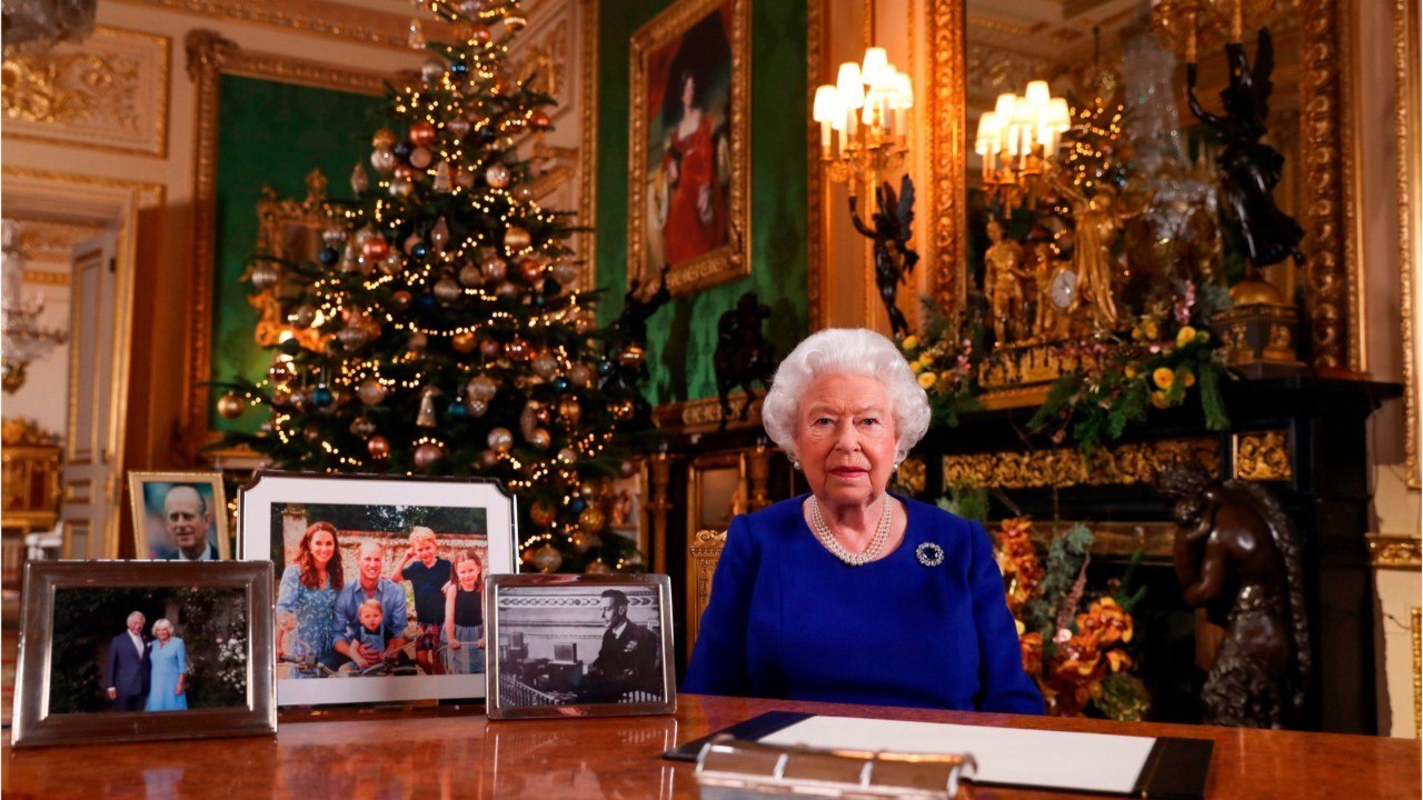 GALA VIDEO - Elizabeth II va « beaucoup mieux " et a de grands projets pour Noël