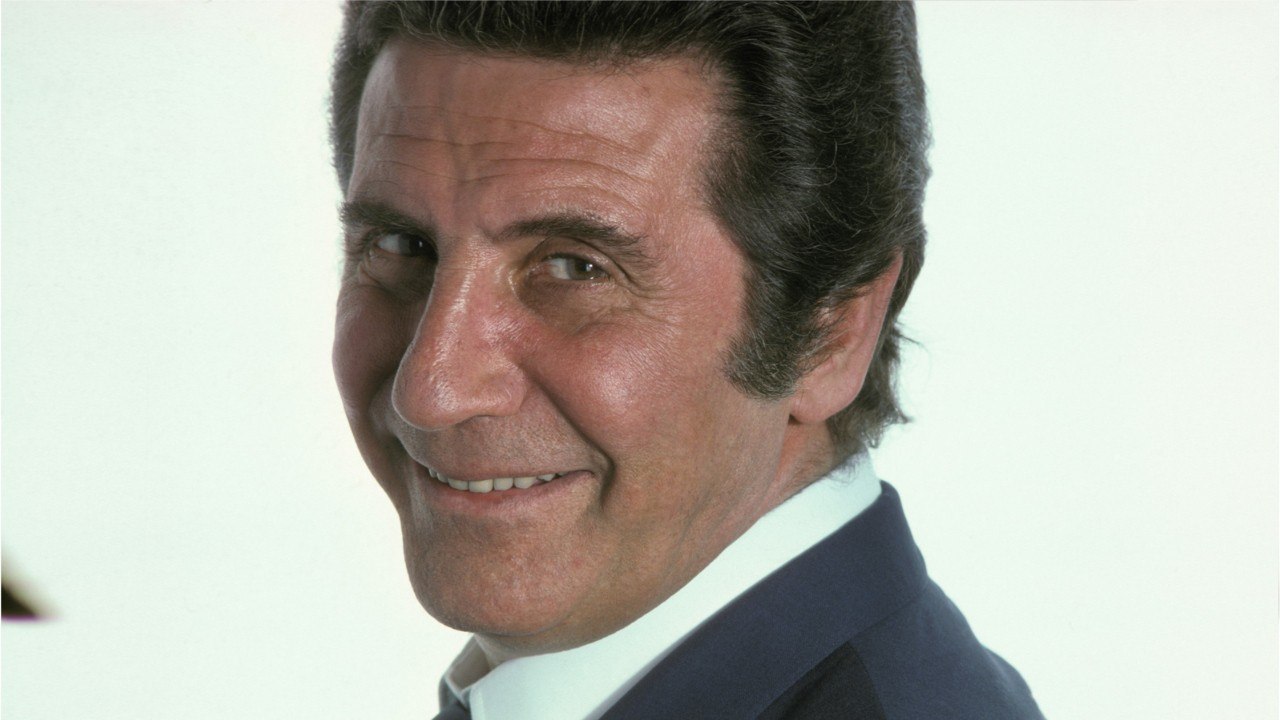 GALA VIDEO - Gilbert Bécaud : les confidences touchantes de sa fille Emily et de sa veuve Kitty