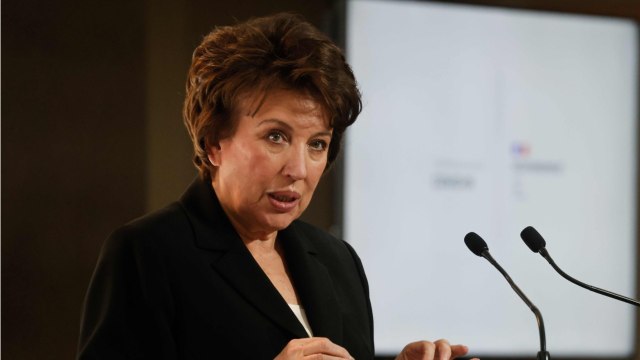 GALA VIDEO - « Il faut aussi laisser les gens faire ce qu’ils veulent : Roselyne Bachelot prend la défense du concours Miss France