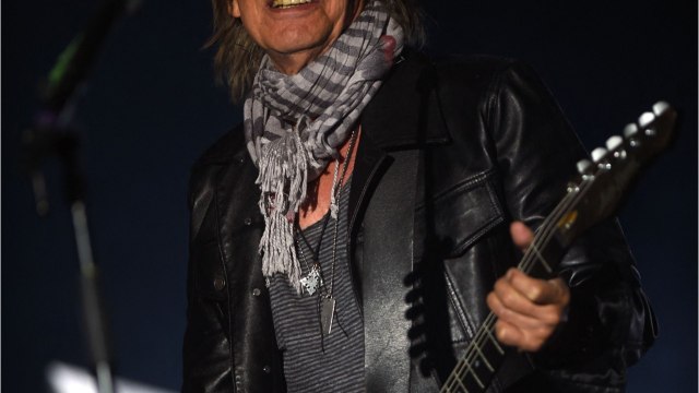 GALA VIDEO - Jean-Louis Aubert : les spectateurs de son concert à Bordeaux évacués en urgence