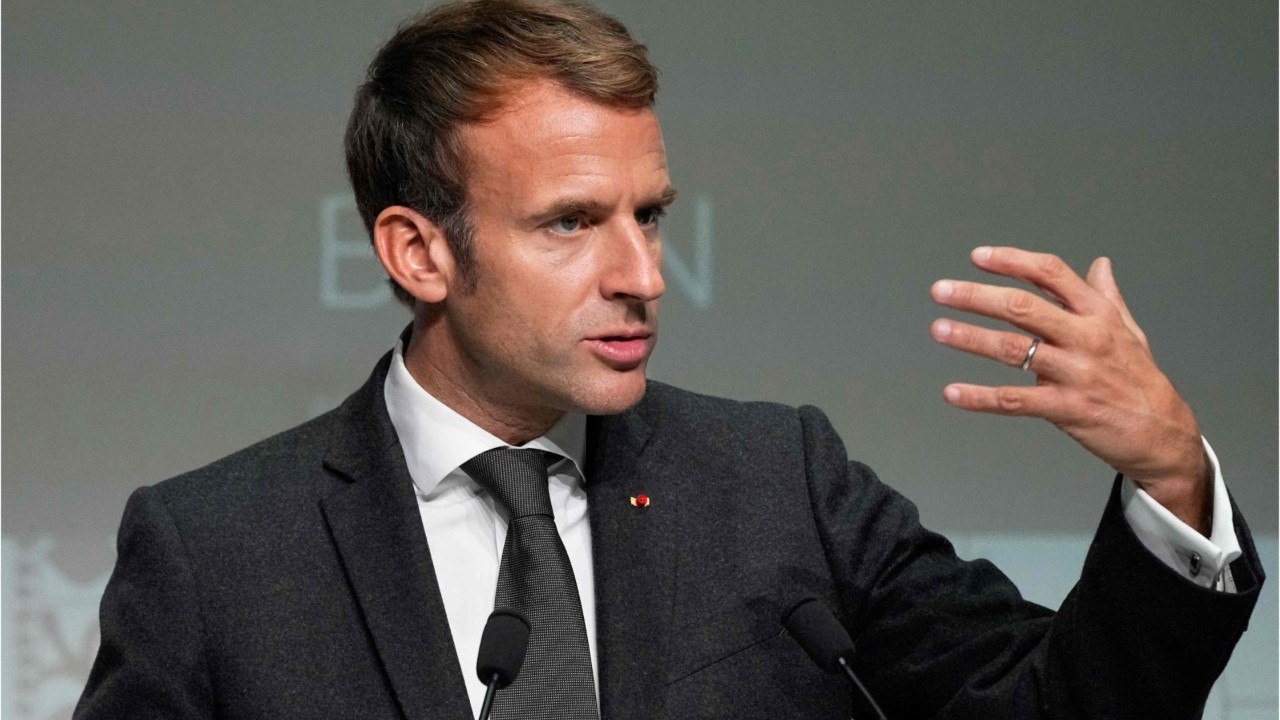 GALA VIDEO - Emmanuel Macron : comment les soucis conjugaux de François Hollande l’ont convaincu de le « trahir "