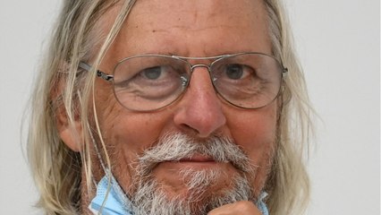 GALA VIDEO - "C'est intrusif" : Didier Raoult refuse de répondre à une question