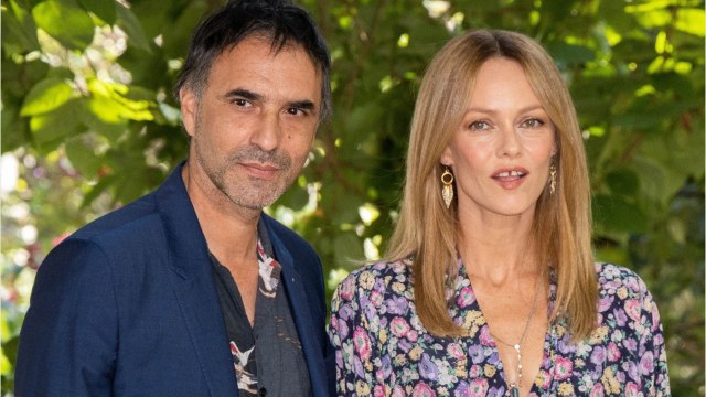 GALA VIDEO - Vanessa Paradis très amoureuse et fière d'être la muse de son mari Samuel Benchetrit