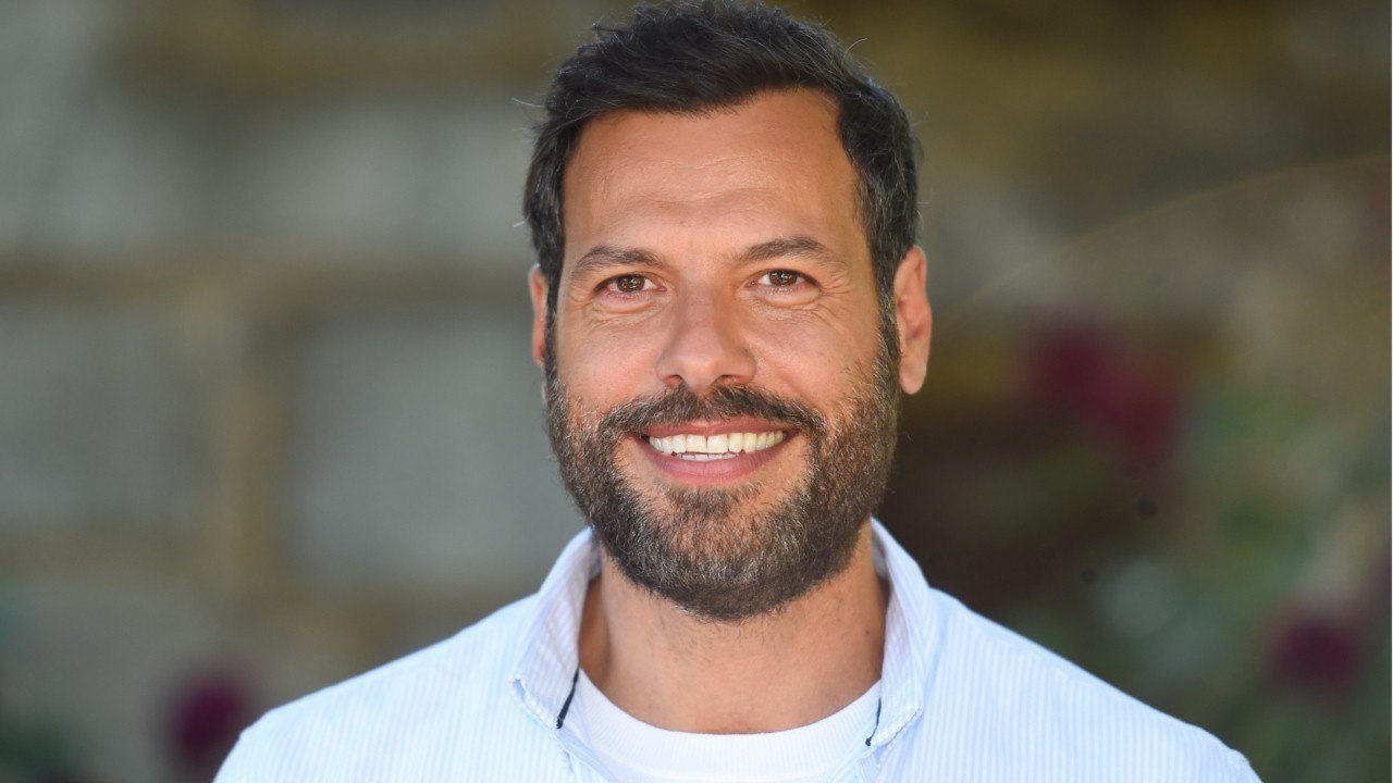 GALA VIDEO - Laurent Lafitte volontairement mystérieux : « Je ne veux pas la vie de Johnny " (1)