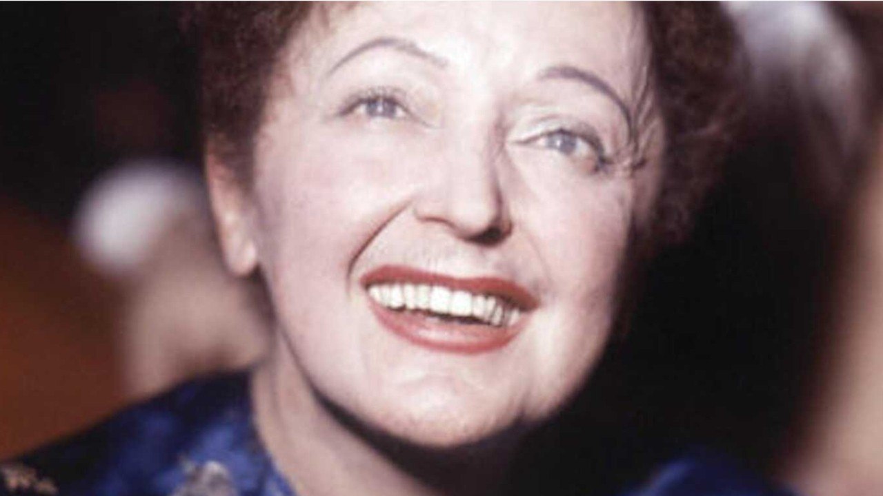GALA VIDÉO - Le saviez-vous ? La rencontre entre Edith Piaf et Marcel Cerdan a été organisée par le clan de la chanteuse.