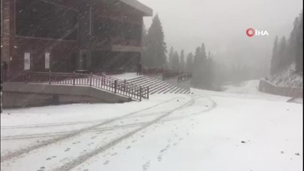 Ilgaz Dağı'nda kayak pistleri beyaza büründü