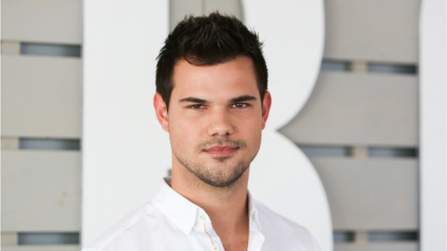GALA VIDEO –Taylor Lautner : l'acteur de Twilight s'est fiancé avec Taylor Dome !